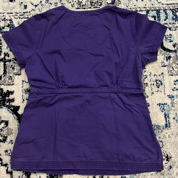 💰3 items for $25 🏷 Koi by Kathy Peterson Purple Katelyn Mock Wrap Top sz Small - Picture 4 of 8